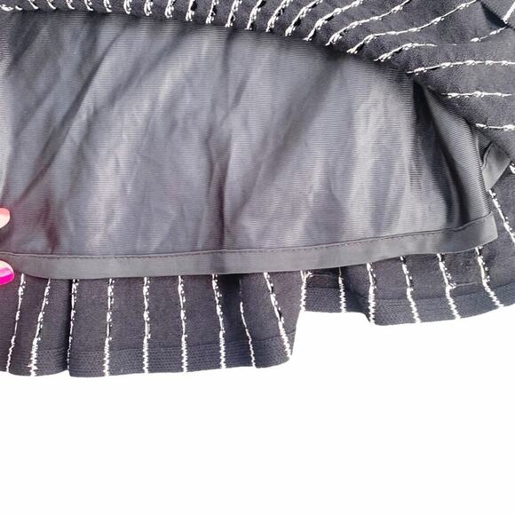 Ann Taylor Embroidered Peplum Knit Sleeveless Sweater Tank Top Black White XS - Picture 16 of 16